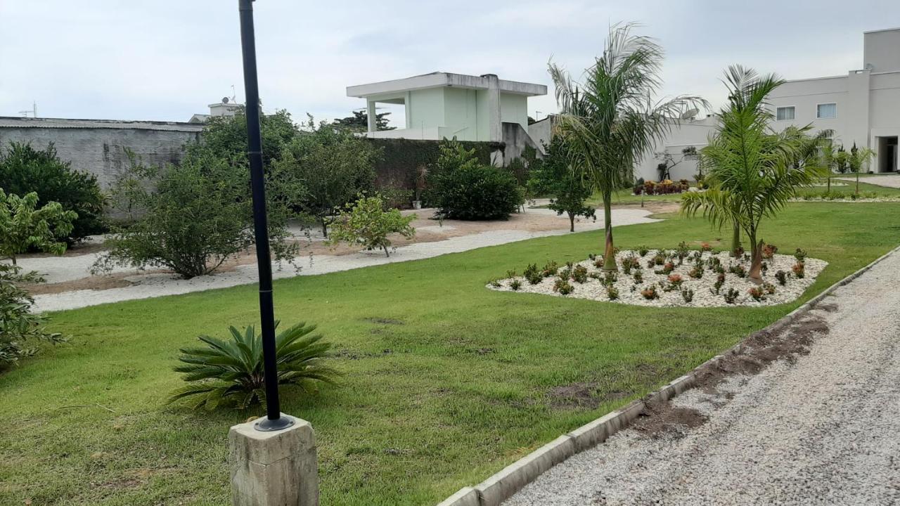 Excelente Sobrado Confortável no Centro de Tijucas Próximo as Praias Exterior foto